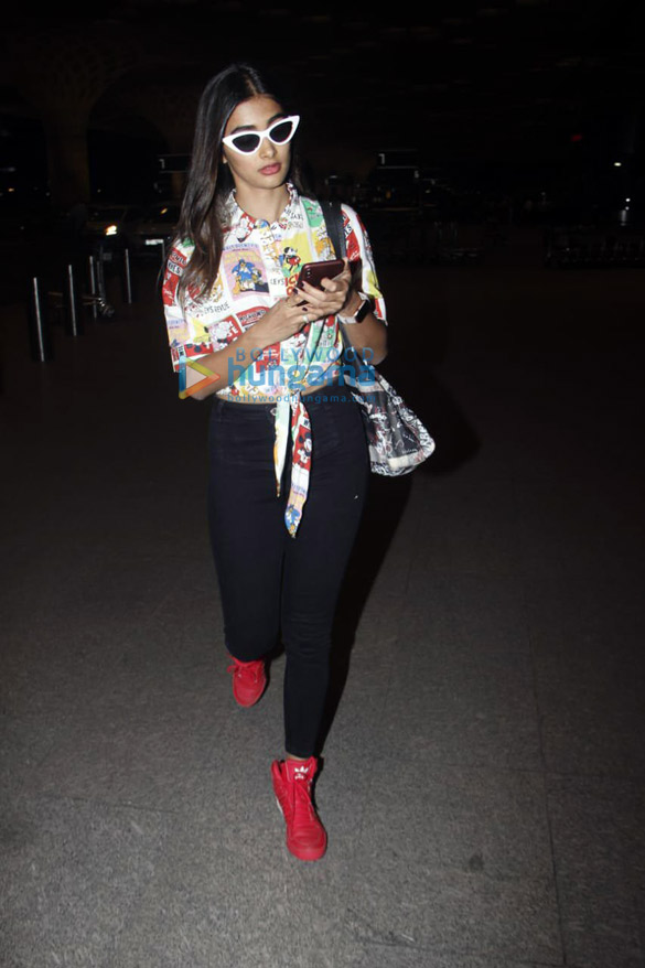 pooja hegde ameesha patel abhishek bachchan and others snapped at the airport 6