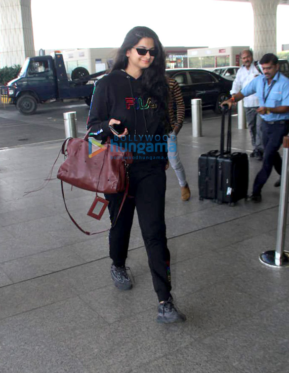 pooja hegde elli avrram anil kapoor and others snapped at the airport 4