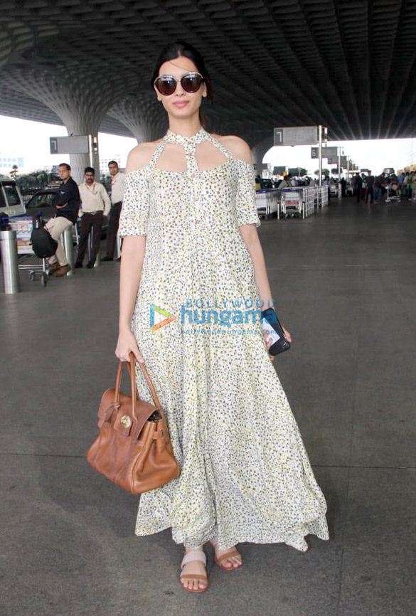 pooja hegde elli avrram anil kapoor and others snapped at the airport 8