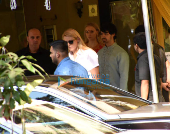 priyanka chopra nick jonas snapped with joe jonas sohpie turner and other celebs 5