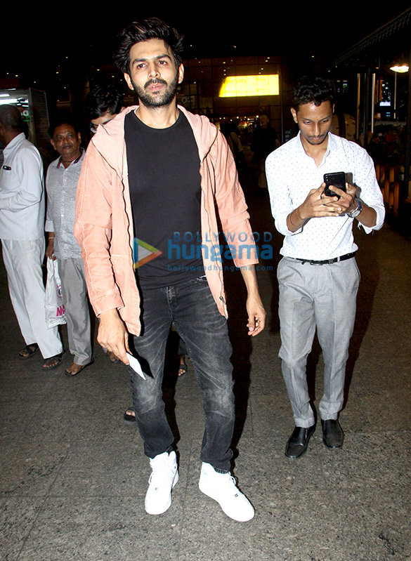 priyanka chopra sonal chauhan athiya shetty and others snapped at the airport1 2