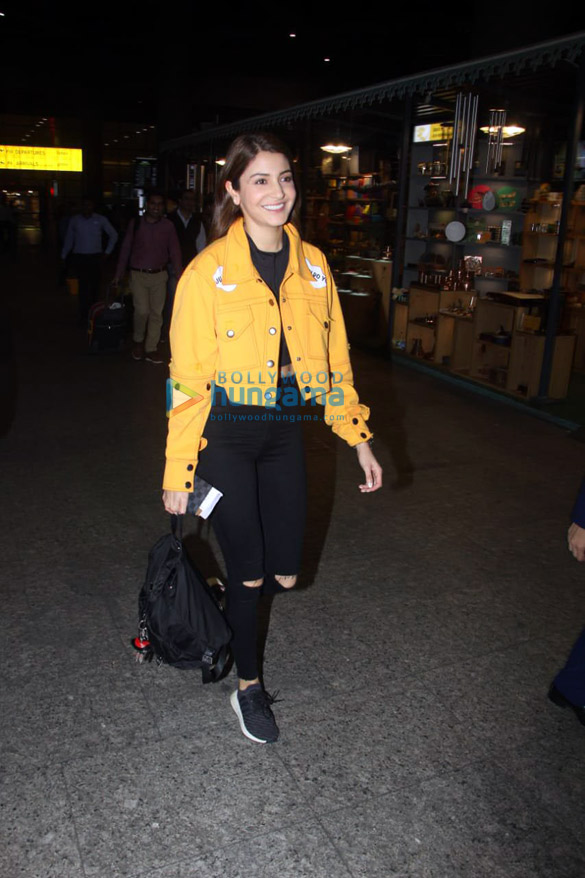 ranveer singh deepika padukone and others snapped at the airport5 1