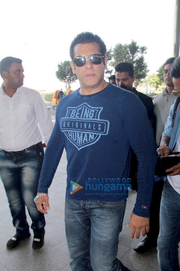 salman khan madhur bhandarkar and others snapped at the airport 3