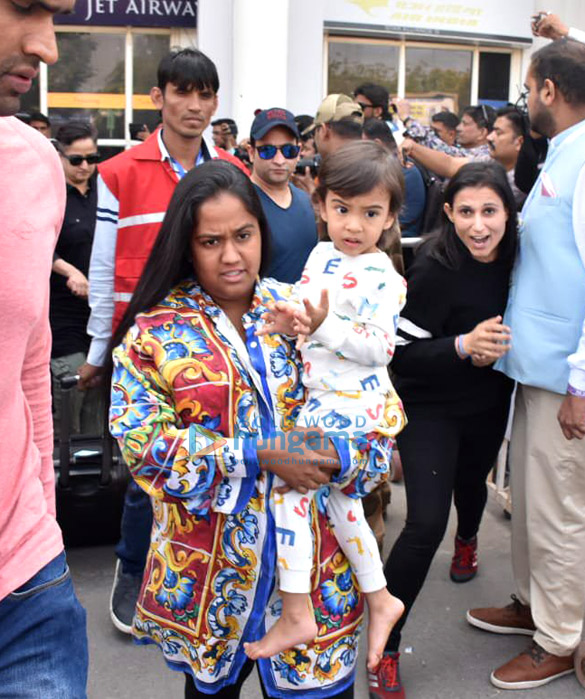 salman khan sunny deol kainaat arora and others snapped at the airport 1 2