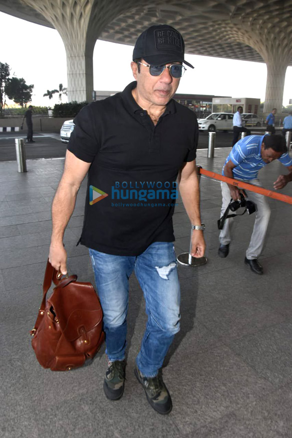 salman khan sunny deol kainaat arora and others snapped at the airport 2