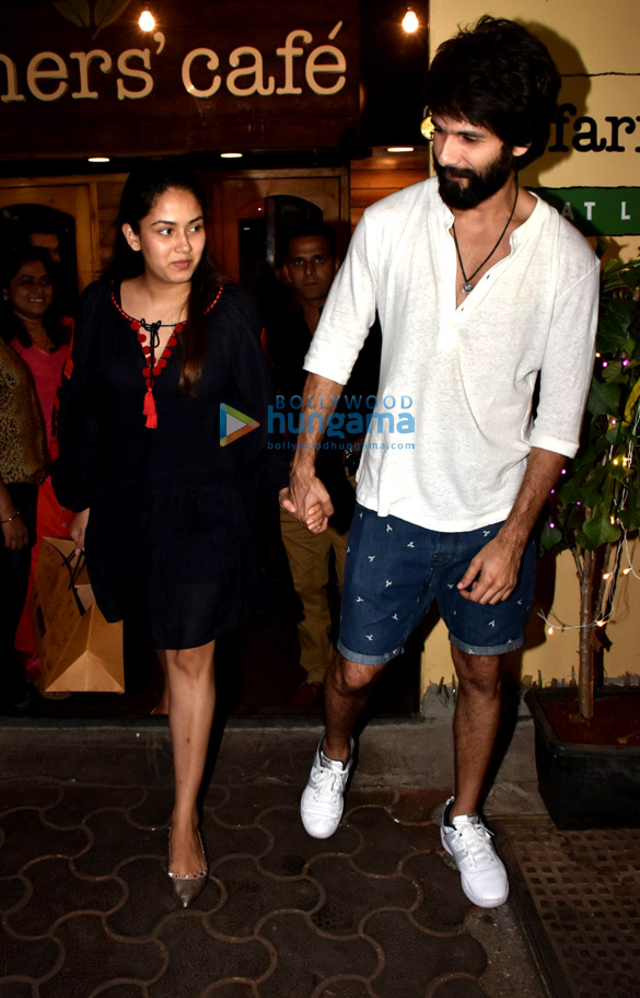 shahid kapoor and mira rajput spotted at farmers cafe in bandra 3