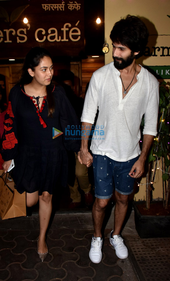 shahid kapoor and mira rajput spotted at farmers cafe in bandra 4