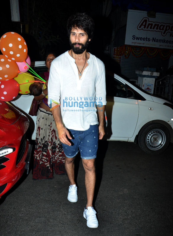 shahid kapoor and mira rajput spotted at farmers cafe in bandra 6