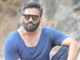 Suniel Shetty gets injured while playing cricket