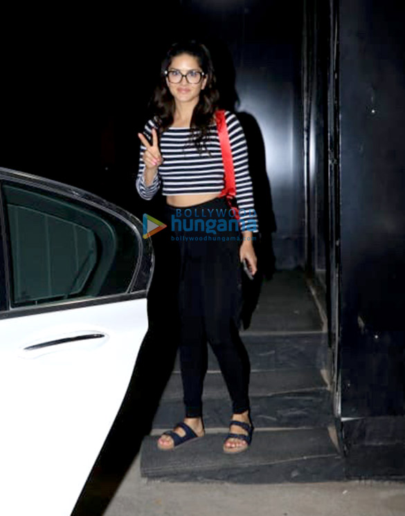 sunny leone spotted at tip and toe salon in bandra 3