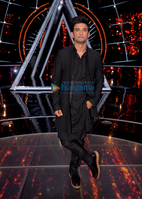 sushant singh rajput and sara ali khan snapped on sets of indian idol promoting their film kedarnath 2