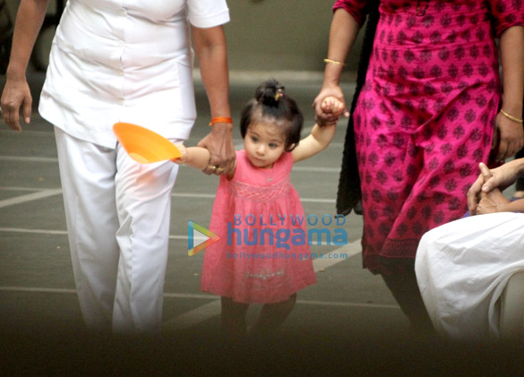 taimur ali khan and inaaya naumi kemmu spotted in bandra 4