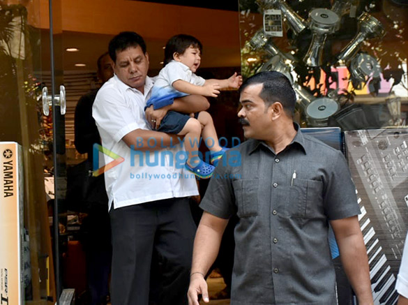 taimur ali khan snapped at a music instrument shop in bandra 2