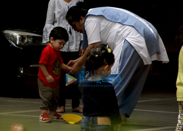 taimur ali khan spotted in play school 1