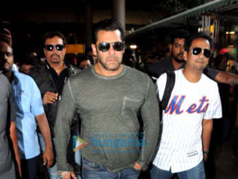 Tiger Shroff and Salman Khan and others snapped at the airport