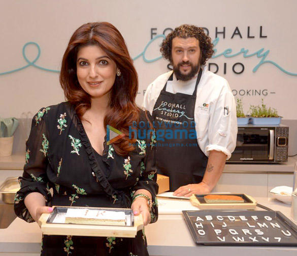 twinkle khanna snapped at foodhall by avni biyani event 8