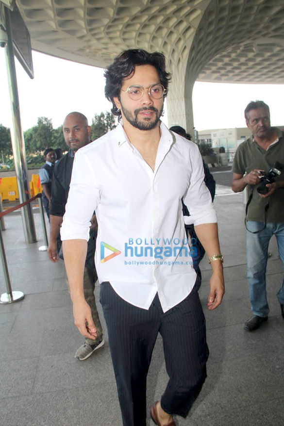 Varun Dhawan, Aditya Roy Kapur and other snapped at the airport Varun Dhawan, Aditya Roy Kapur and other snapped at the airport