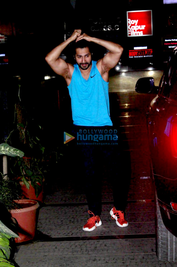 varun dhawan snapped at the gym in bandra 3