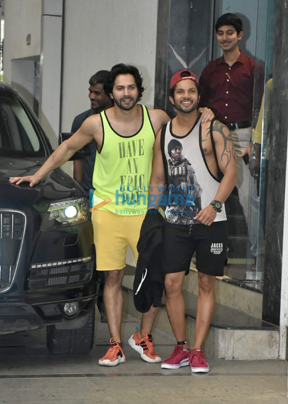 varun dhawan spotted at the gym in bandra 4 4