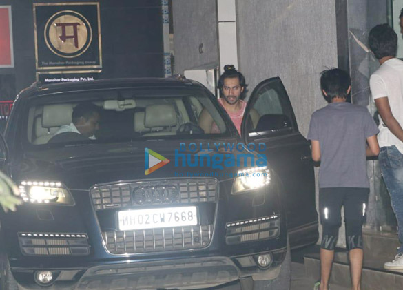 varun dhawan spotted at the gym in bandra 6 4