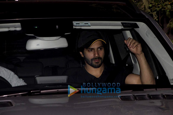 varun dhawan spotted in his new car at maddock office 3
