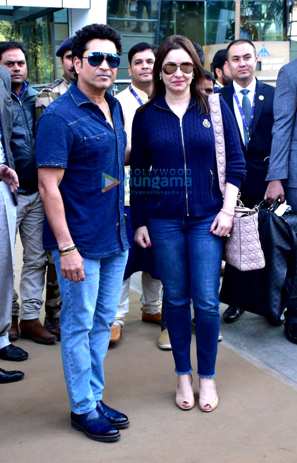 aishwarya rai bachchan varun dhawan abhishek bachchan and others snapped at the airport3 2