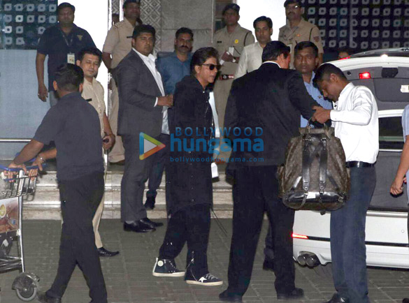 aishwarya rai bachchan varun dhawan abhishek bachchan and others snapped at the airport4 1 2