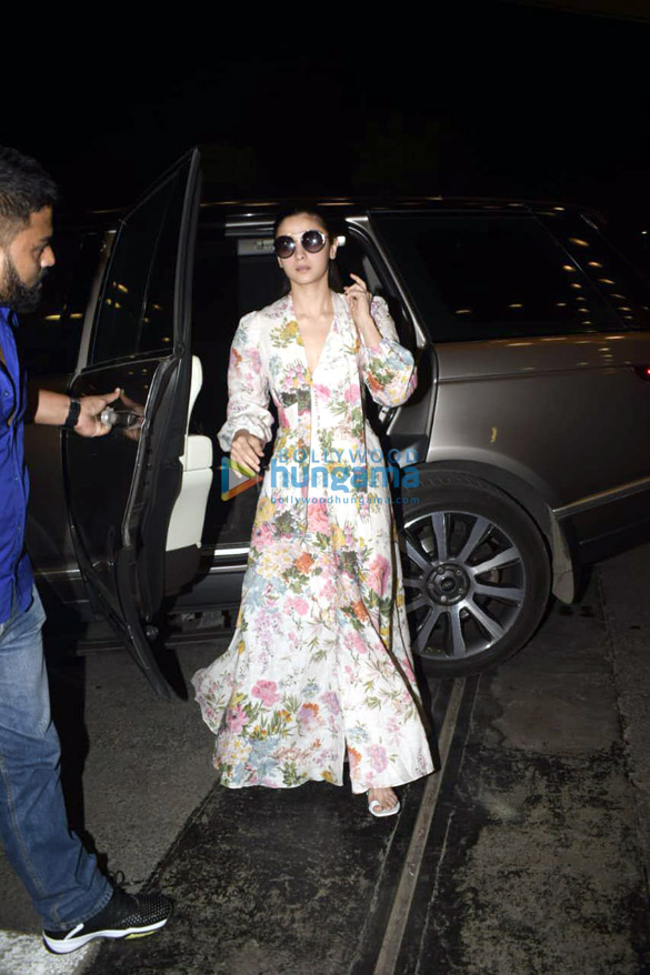 aishwarya rai bachchan varun dhawan abhishek bachchan and others snapped at the airport6 2