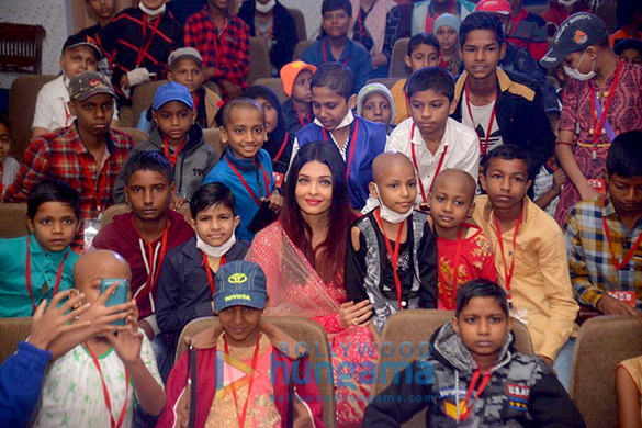aishwarya rai bachchan celebrates christmas with cancer affected kids 2