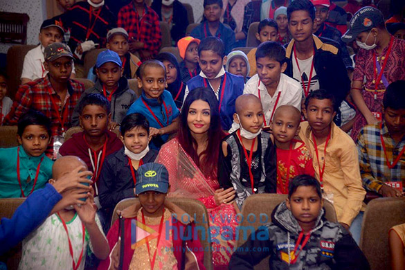 aishwarya rai bachchan celebrates christmas with cancer affected kids 5