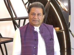 Anup Jalota attends limited edition of handicrafts design
