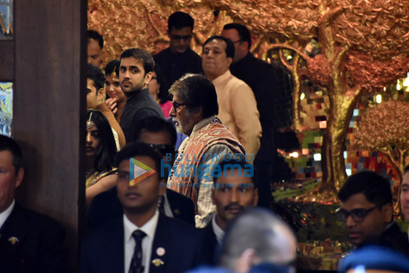 celebs arrive at isha ambani anant piramals pre wedding maha aarti4 4