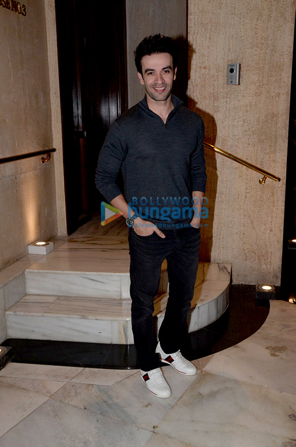 celebs attend manish malhotras house party 9