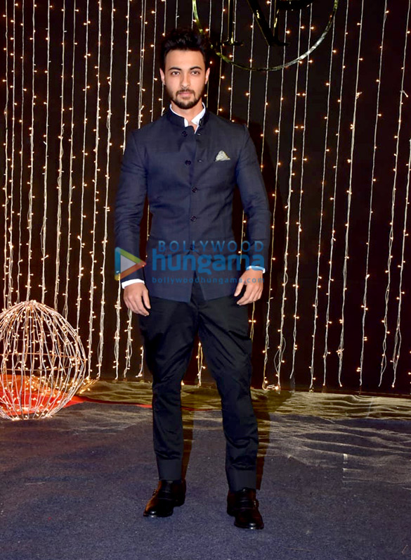 celebs grace nick jonas and priyanka chopras wedding reception 26