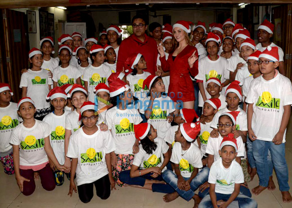 elli avrram celebrates christmas with smile foundation kids 4