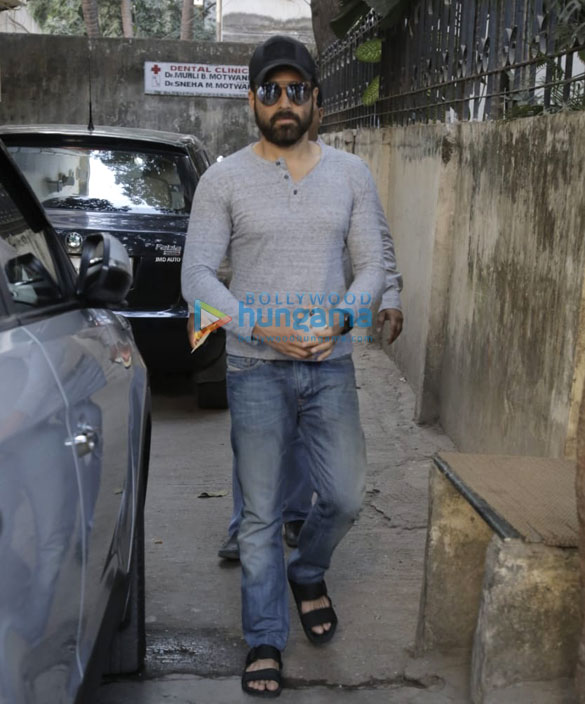 emraan hashmi spotted in bandra 4 3