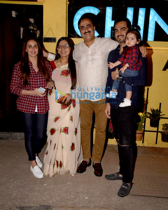 esha deol and bharat takhtani snapped with his family 2