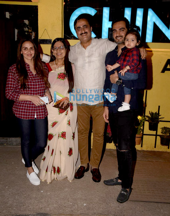 esha deol and bharat takhtani snapped with his family 4