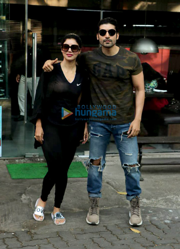 gurmeet choudhary and his wife debina choudhary spotted at silver beach cafe in juhu 3