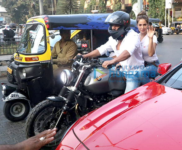 harshvardhan rane and kim sharma spotted at farmers cafe bandra 4