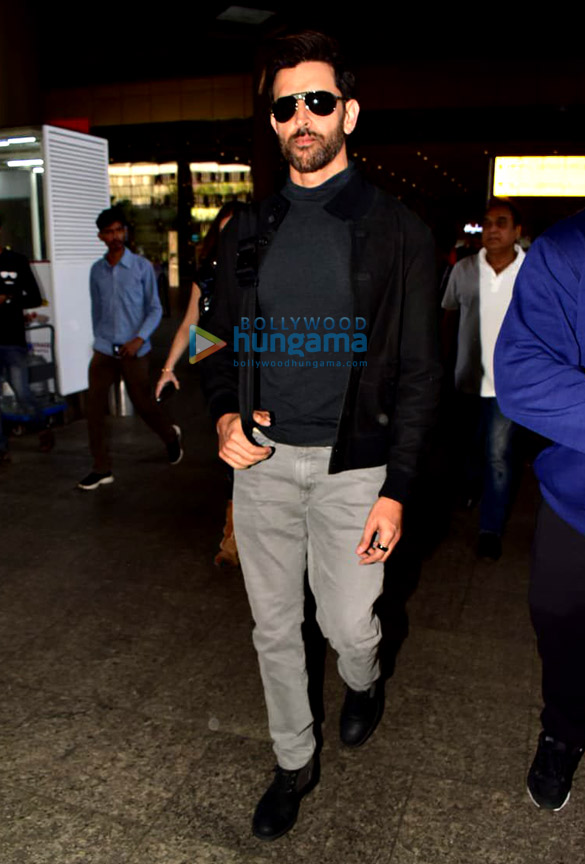Hrithik Roshan, Ranveer Singh, Deepika Padukone and others snapped at the airport Hrithik Roshan, Ranveer Singh, Deepika Padukone and others snapped at the airport