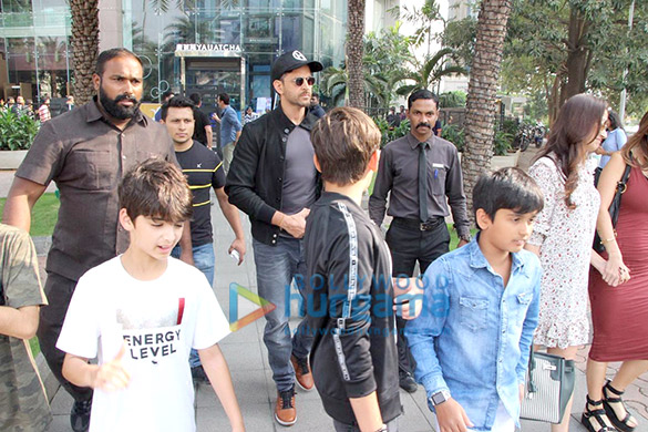 hrithik roshan spotted with his family at bkc 3
