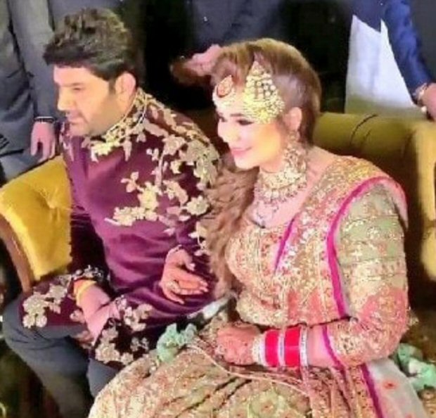 INSIDE PICS Kapil Sharma strikes a QUIRKY POSE with Ginni Chatrath at their reception