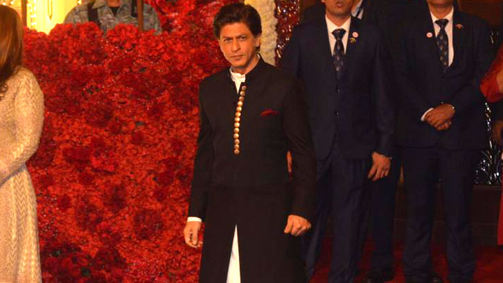 KING KHAN Shah Rukh Khan looks royal at Isha Ambani- Anand Piramal’s grand Wedding Celebrations