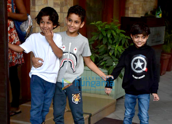 kareena kapoor khan soha ali khan and others at taimur ali khans birthday party in bandra 4