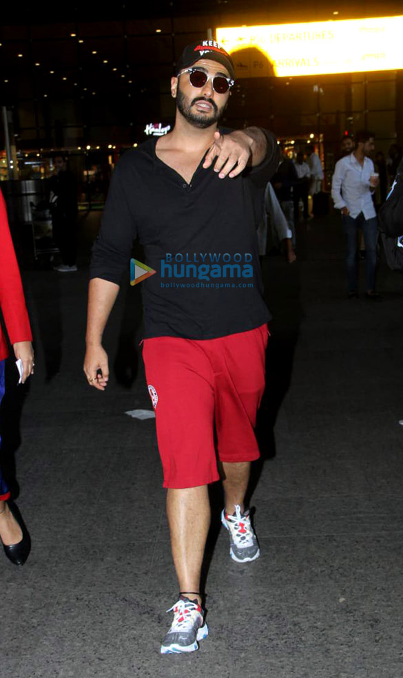 kareena kapoor khan sonam kapoor ahuja alia bhatt and others snapped at the airport 6