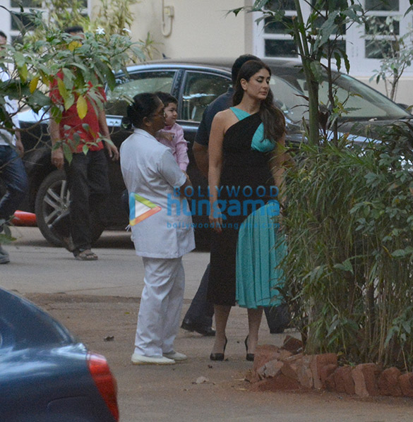 kareena kapoor khan snapped with taimur ali khan 3