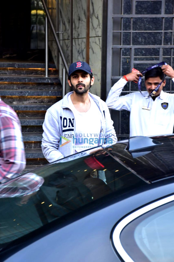 kartik aaryan snapped at think fitness in juhu 4