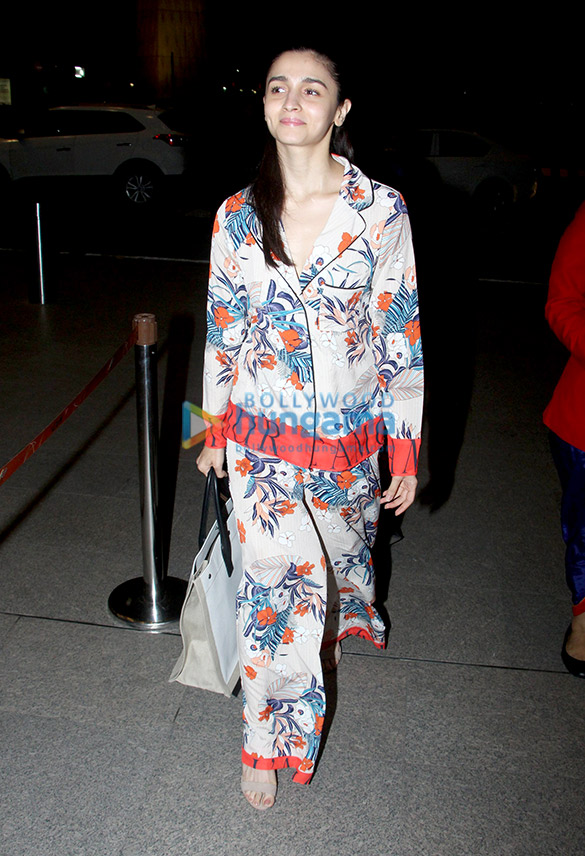 katrina kaif alia bhatt snapped at the airport 2
