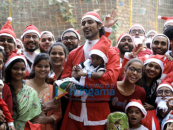 Kunal Kapoor snapped at Ketto's Santa charity run event